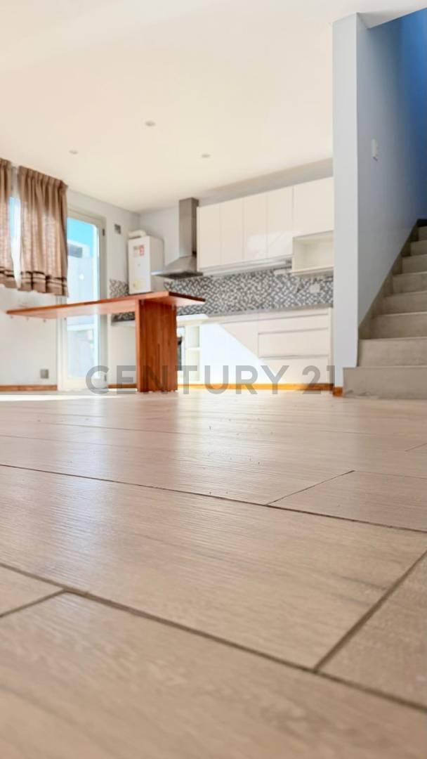 Dúplex de 2 dormitorios en alquiler Gonnet — foto 1