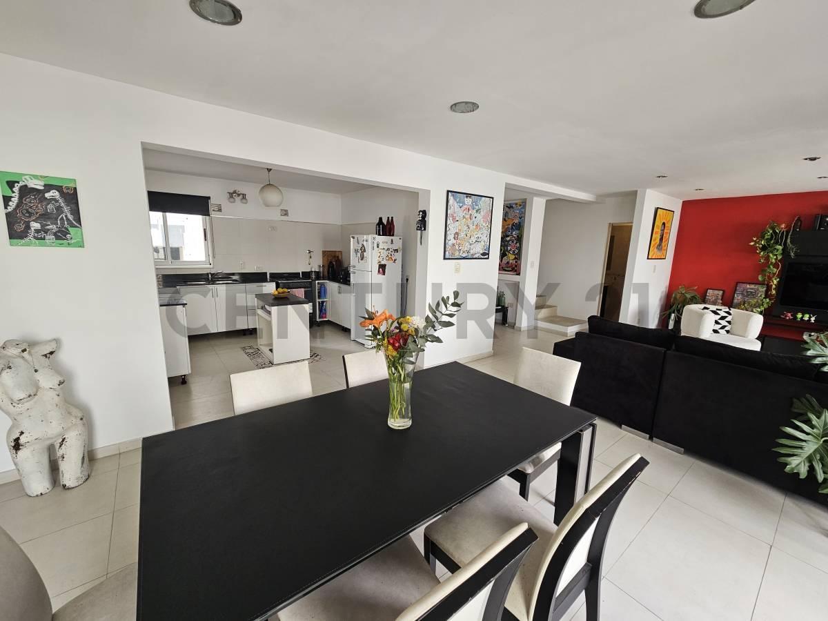 SEMIPISO DÚPLEX | 3 DORMITORIOS + SUITE | PARRILLA Y COCHERA — foto 1