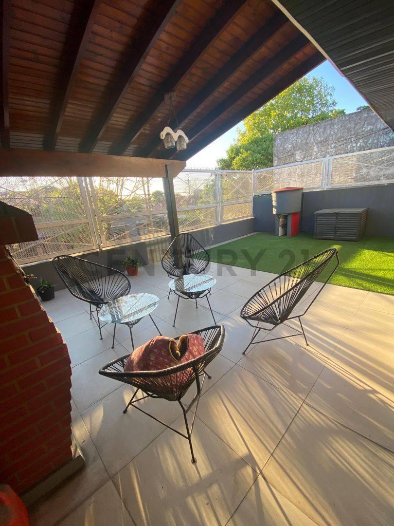 VENTA CASA EN BERAZATEGUI 4 AMBIENTES CON TERRAZA COCHERA QUINCHO — foto 1