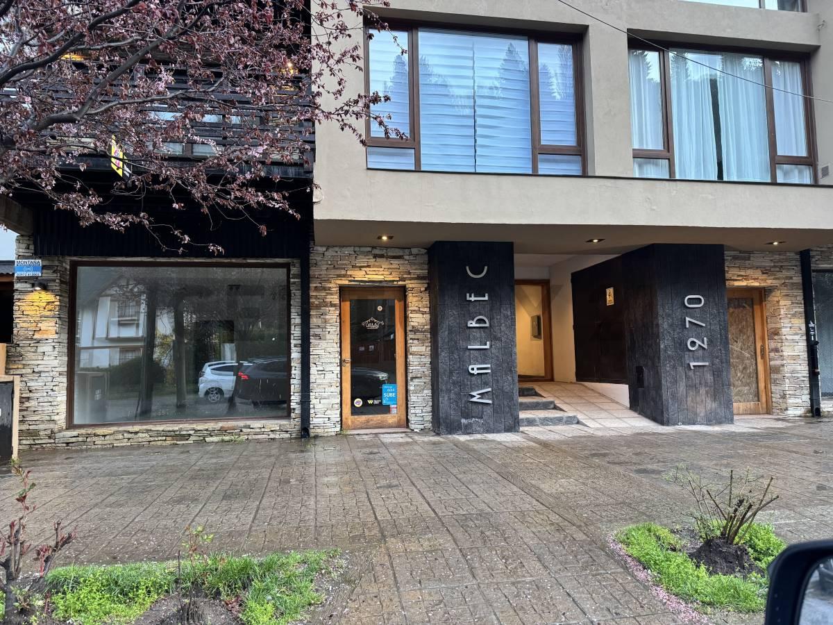 VENTA LOCAL COMERCIAL SAN MARTIN DE LOS ANDES – EXCELENTE UBICACIÓN – PLENO CENTRO — foto 1