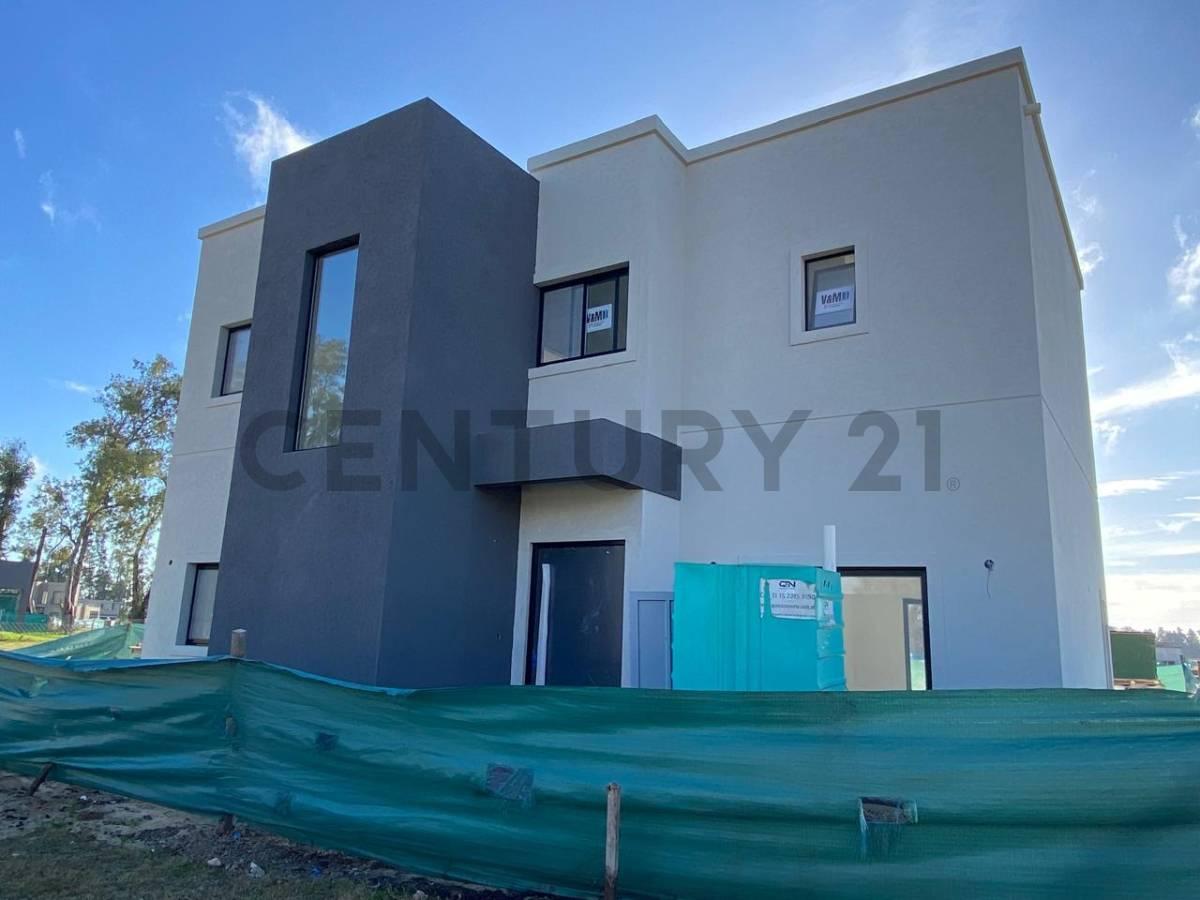 CASA 6 AMBIENTES EN SANTA SOFIA Calidad premium — foto 1