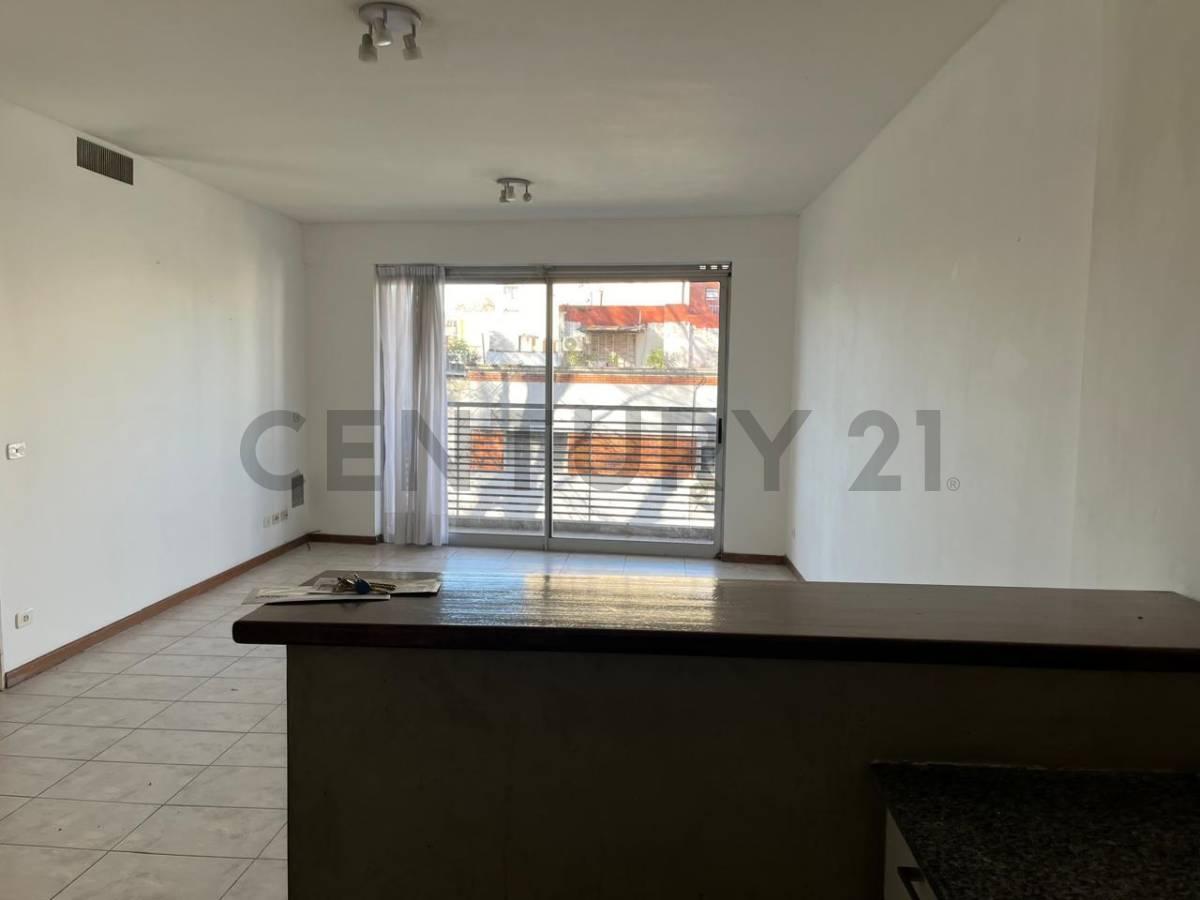 DOS AMPLIOS AMBIENTES 53 METROS CUADRADOS . EXCELENTE UBICACION BALCON SEMIPISO — foto 1