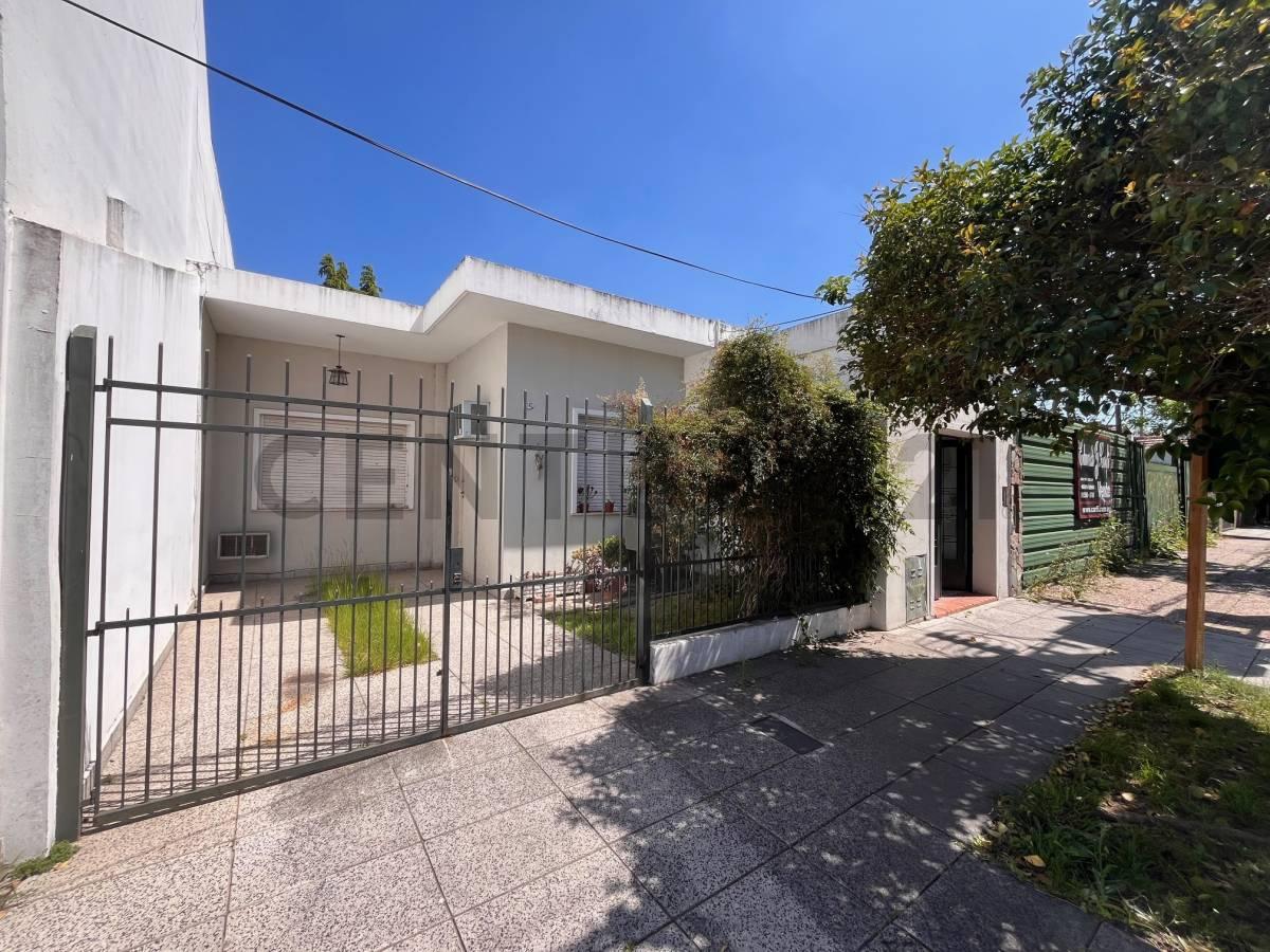 VENTA DE CASA 4 AMBIENTES EN CASTELAR NORTE — foto 1