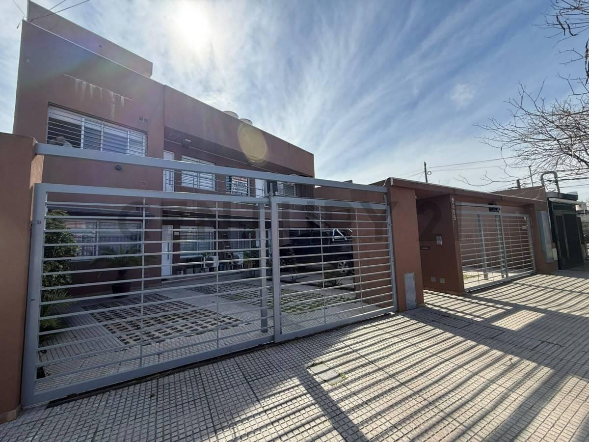 VENTA TRIPLEX CASTELAR NORTE — foto 1