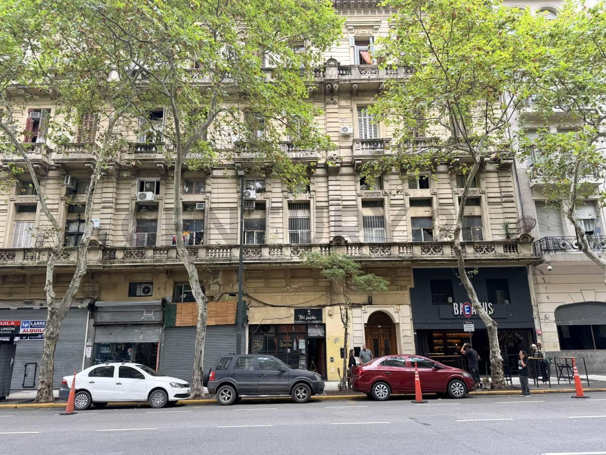 Depto 2 ambientes al frente con balcon- Edificio Historico- — foto 1