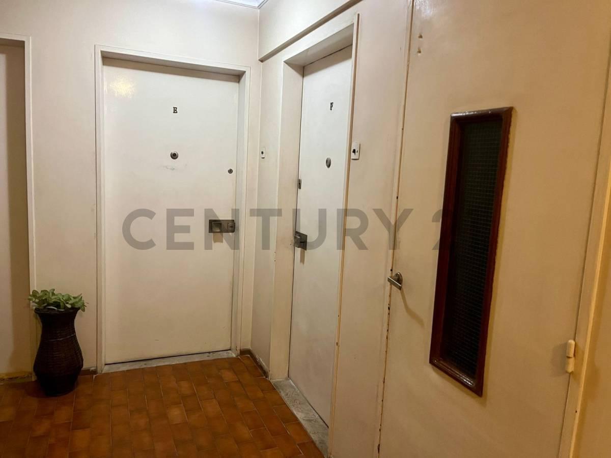 Dpto. 2 Amb. en alquiler en Piso 17 - Luminoso, Amplio, con Parquet y Vistón Único — foto 1