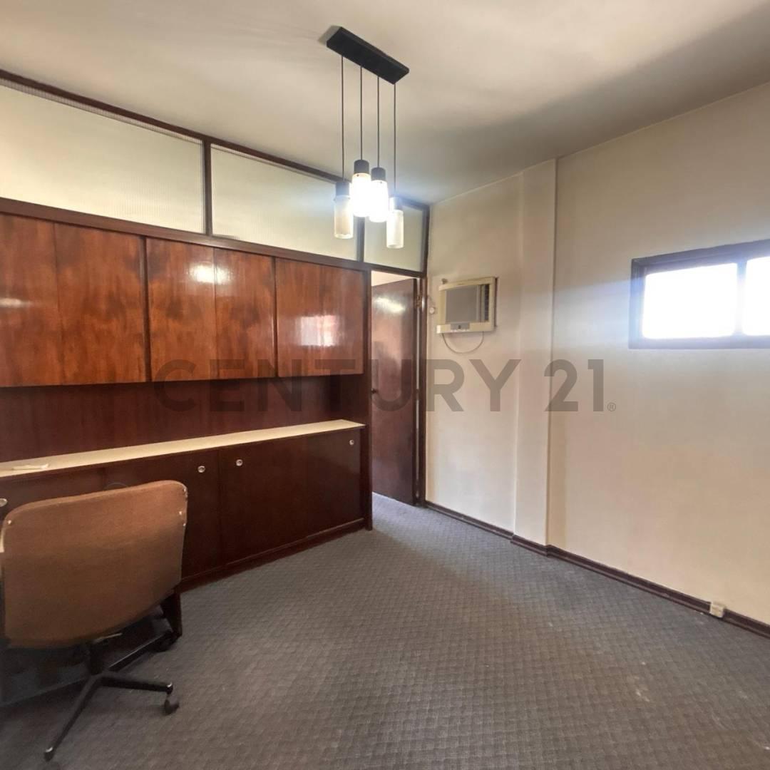 Oficina a la Venta con Baño Privado y balcón Aterrazado - San Nicolas, Centro — foto 1