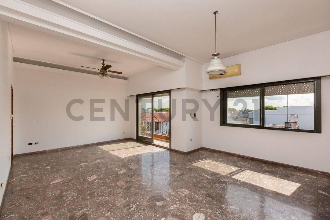 Vendemos 3 ambientes con terraza propia - Permuta. — foto 1