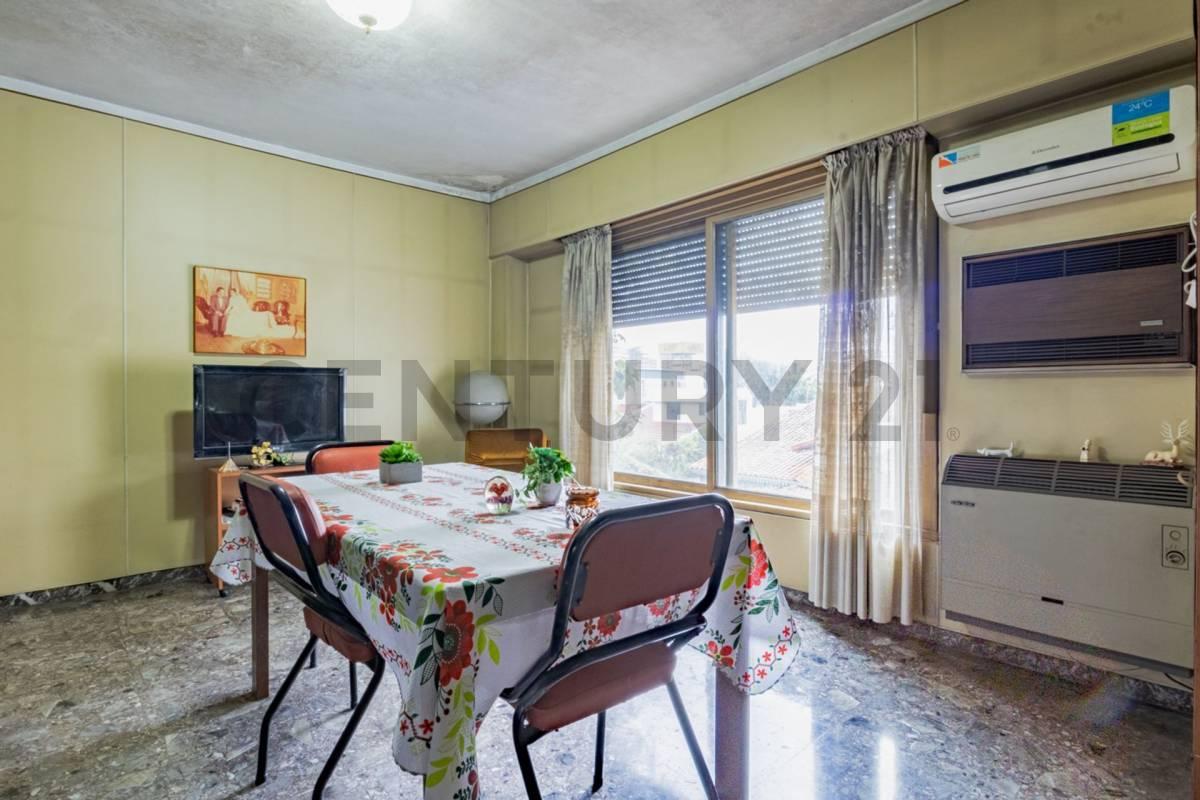 VENTA PH 5 AMBIENTES/CASEROS APTO CREDITO-PERMUTA — foto 1