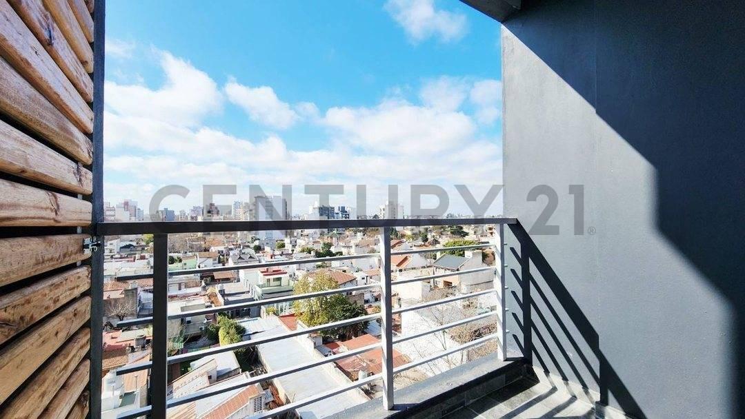 VENTA MONOAMBIENTE CON BALCON CASEROS-PERMUTA — foto 1