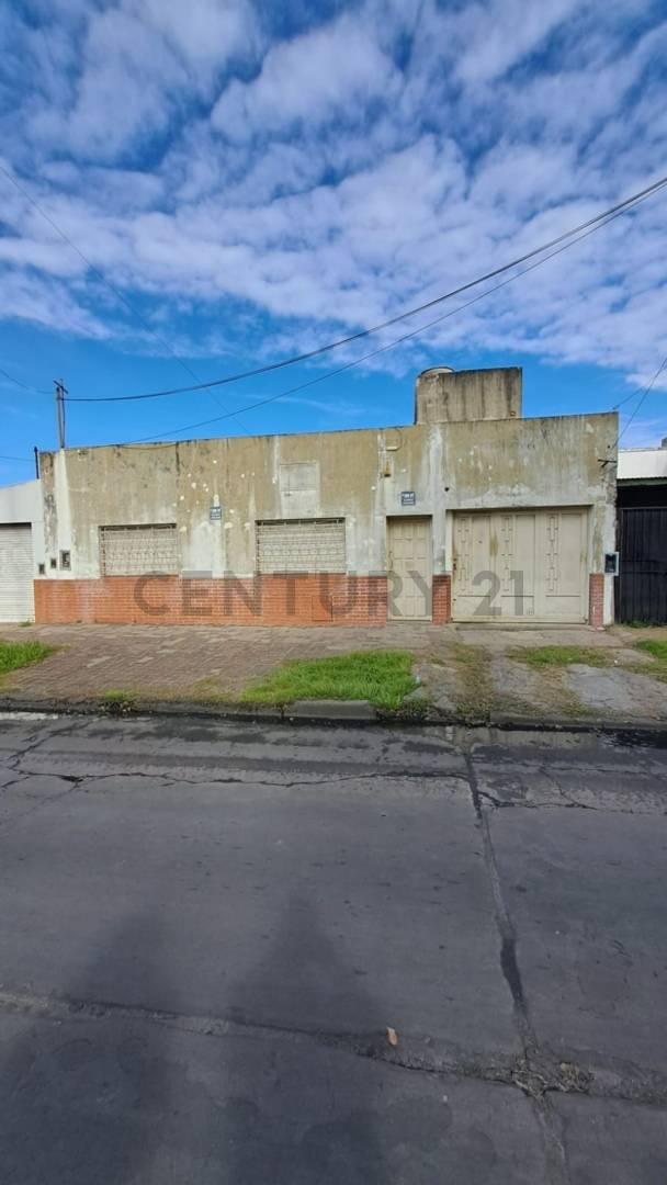 Venta Casa + Deposito, Permuta, BAJO DE PRECIO — foto 1