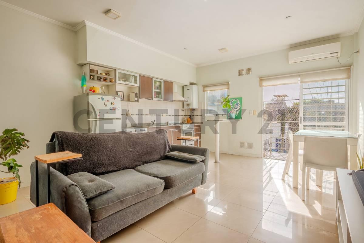 Departamento 2 amb con balcón y cochera PERMUTA — foto 1