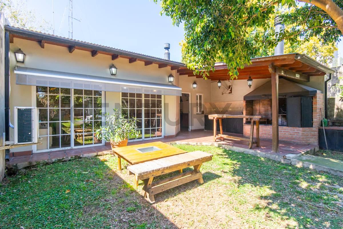 Casa 5 amb jardin y quincho PERMUTA APTO CREDITO — foto 1