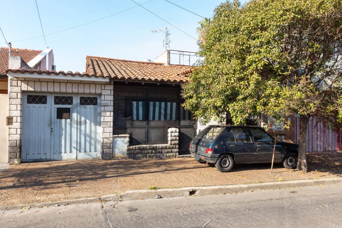 Venta Casa principal de 3 amb + dpto 2 amb - M. Coronado - ACEPTA PERMUTA — foto 1