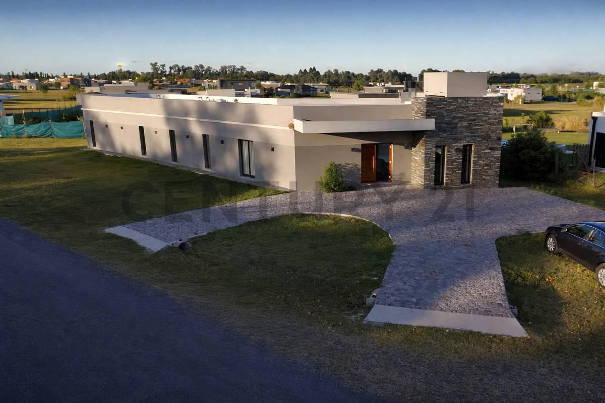 Casa A Estrenar En Los Juncos Luján | Lote Premium En Esquina 1300m² - Calidad Constructiva Superior — foto 1