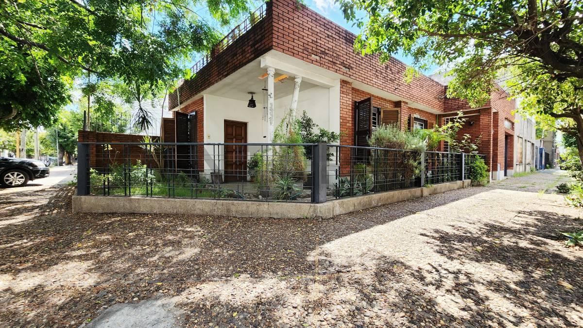 VENTA CASA 3 AMB COCHERA PARRILA TERRAZA PERMUTA — foto 1