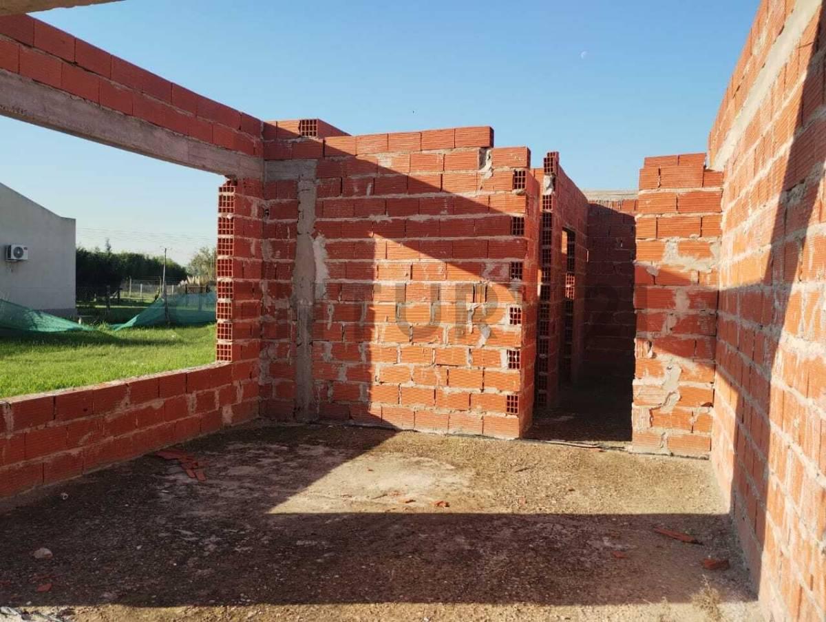 Lote con obra a terminar en barrio cerrado Lomas de Petión - Acepta permuta — foto 1