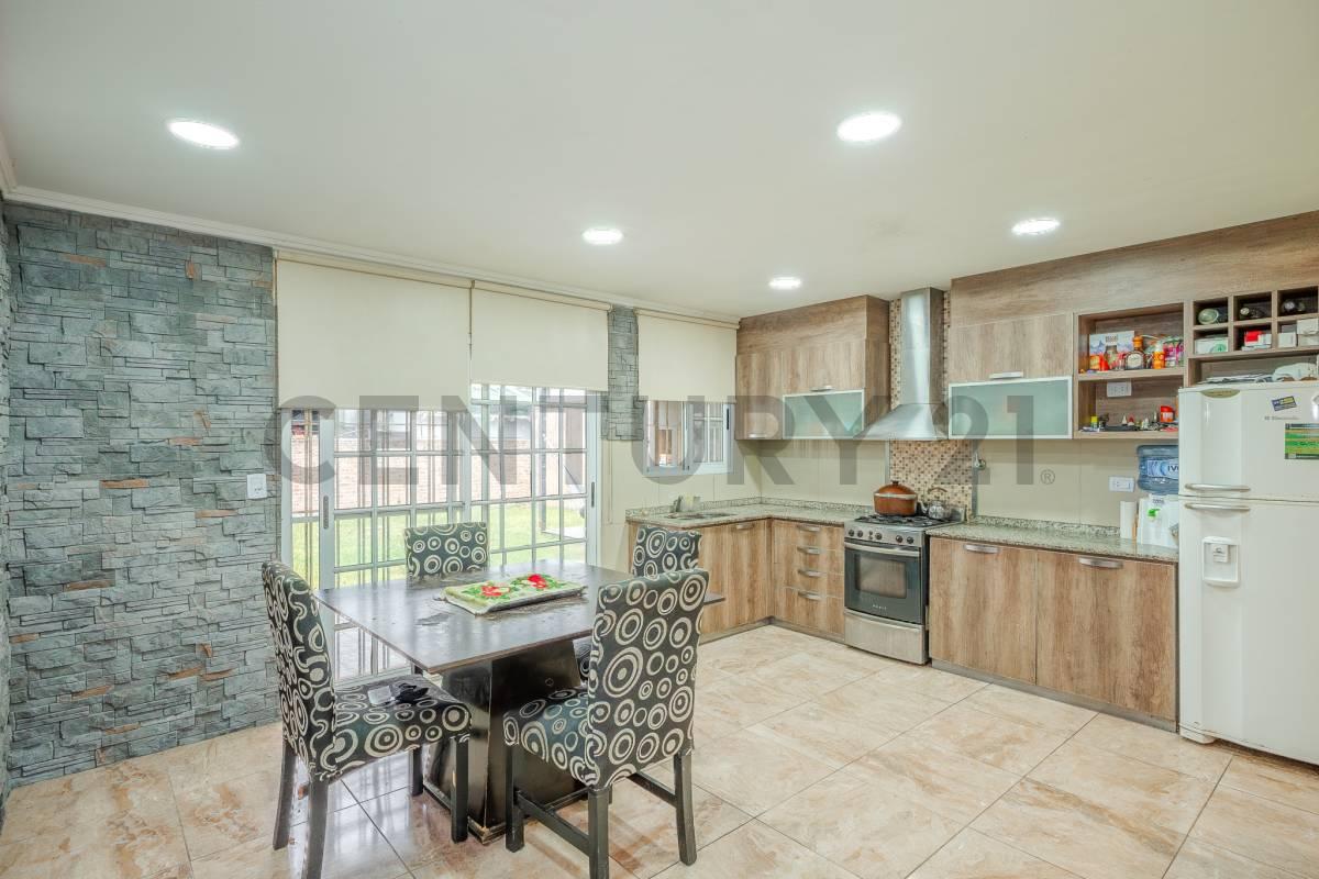 Hermosa Casa 4 ambientes - Martin Coronado — foto 1