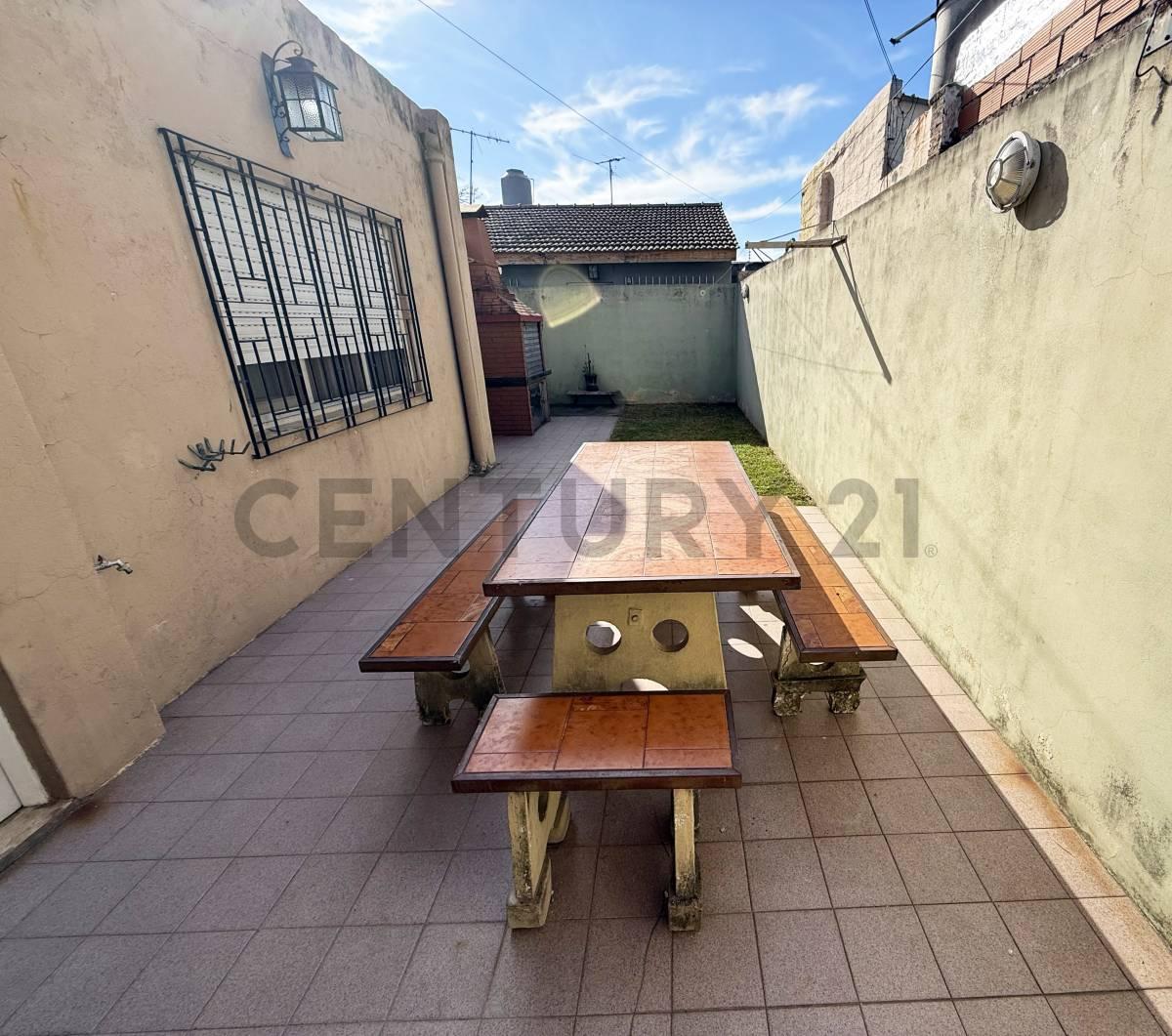 VENTA | PH AMPLIO AL FRENTE | CASEROS | EVALUA PERMUTA — foto 1