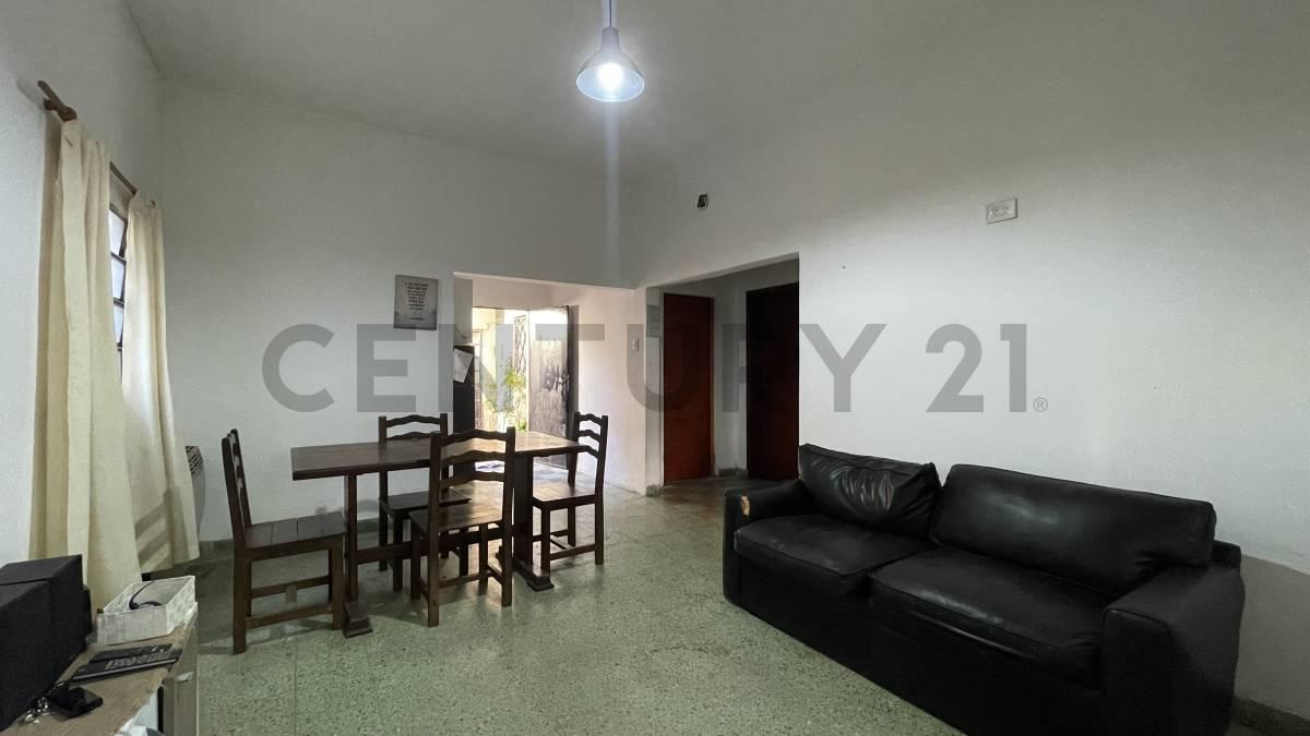 PH al frente 4 ambientes con entrada independiente, patio y terraza. APTO CRÉDITO — foto 1