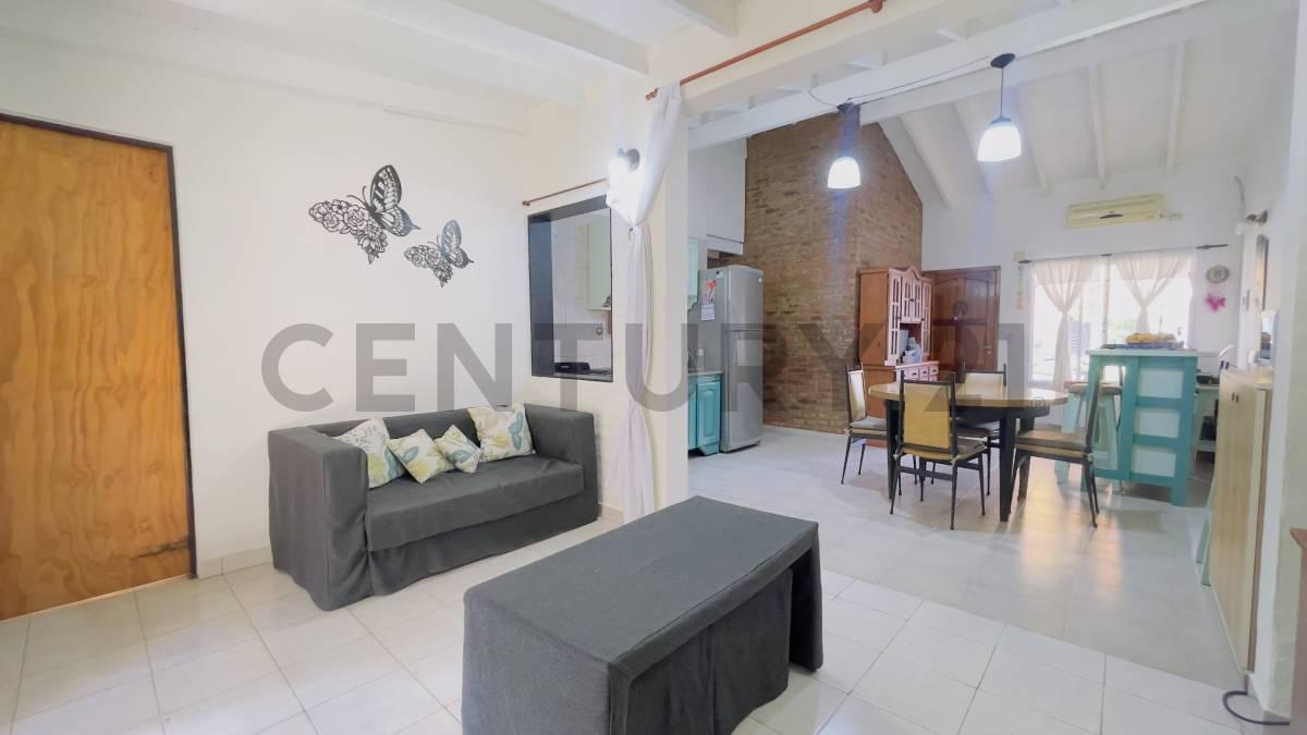 Casa de 3 ambientes en venta en Altos de Pacheco con jardín y garage — foto 1
