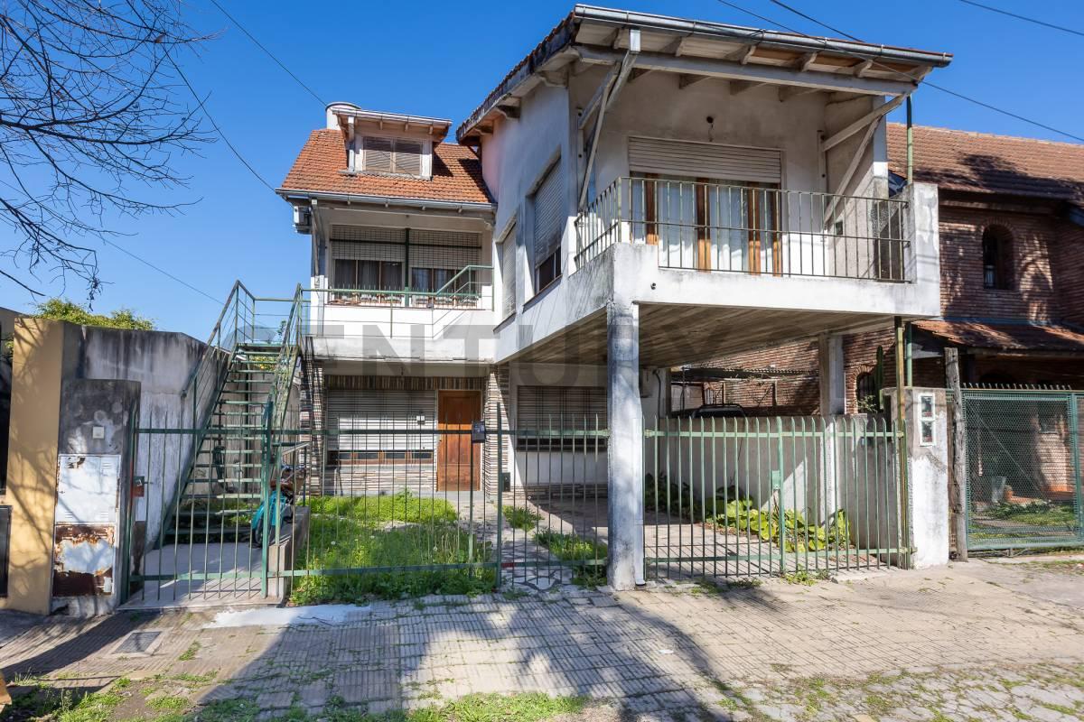 PH TIPO CASA 3 AMBIENTES c/COCHERA y JARDÍN – VILLA BALLESTER. - PERMUTA - APTO CREDITO — foto 1