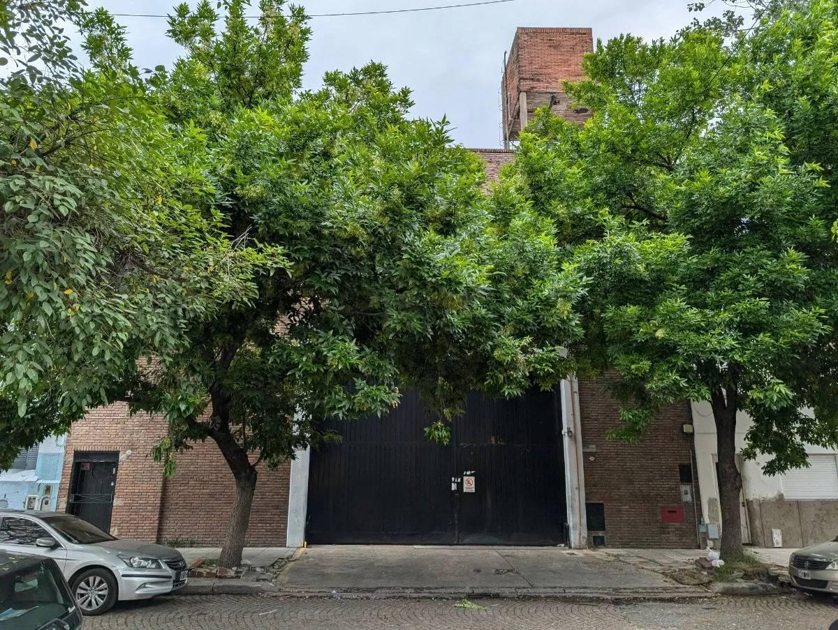 Venta Galpón 1200 m2 Cubiertos Chacarita — foto 1