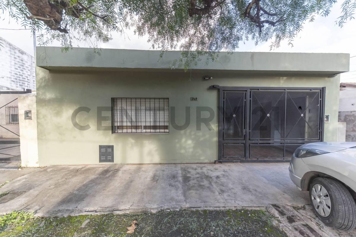 CASA 2 AMB EN EL CENTRO DE BELLA VISTA — foto 1
