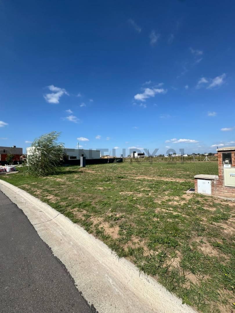 LOTE EN VENTA CON FINANCIACIÓN EN BARRIO CERRADO VILLAGE JOVEN DE BELLA VISTA — foto 1