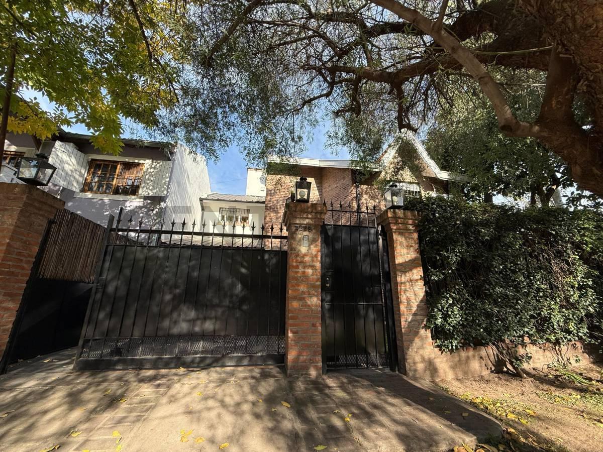 Casa Familiar en Venta, con Pileta y Garage, Bella Vista. — foto 1
