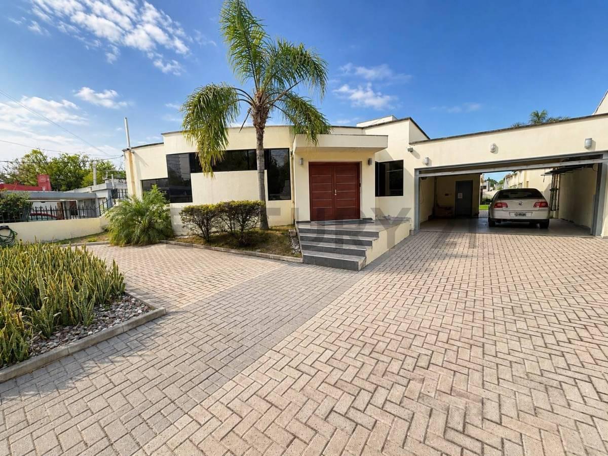 EN VENTA! Hermosa casa en B° Tablada Park! Mas de 1000metros de terreno — foto 1