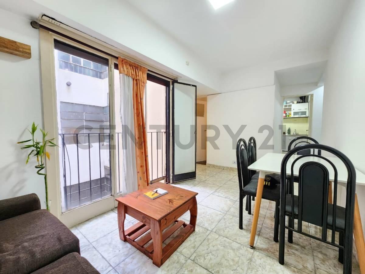 Departamento 2 Ambientes en Balvanera, Cocina Independiente, Bajas Expensas — foto 1