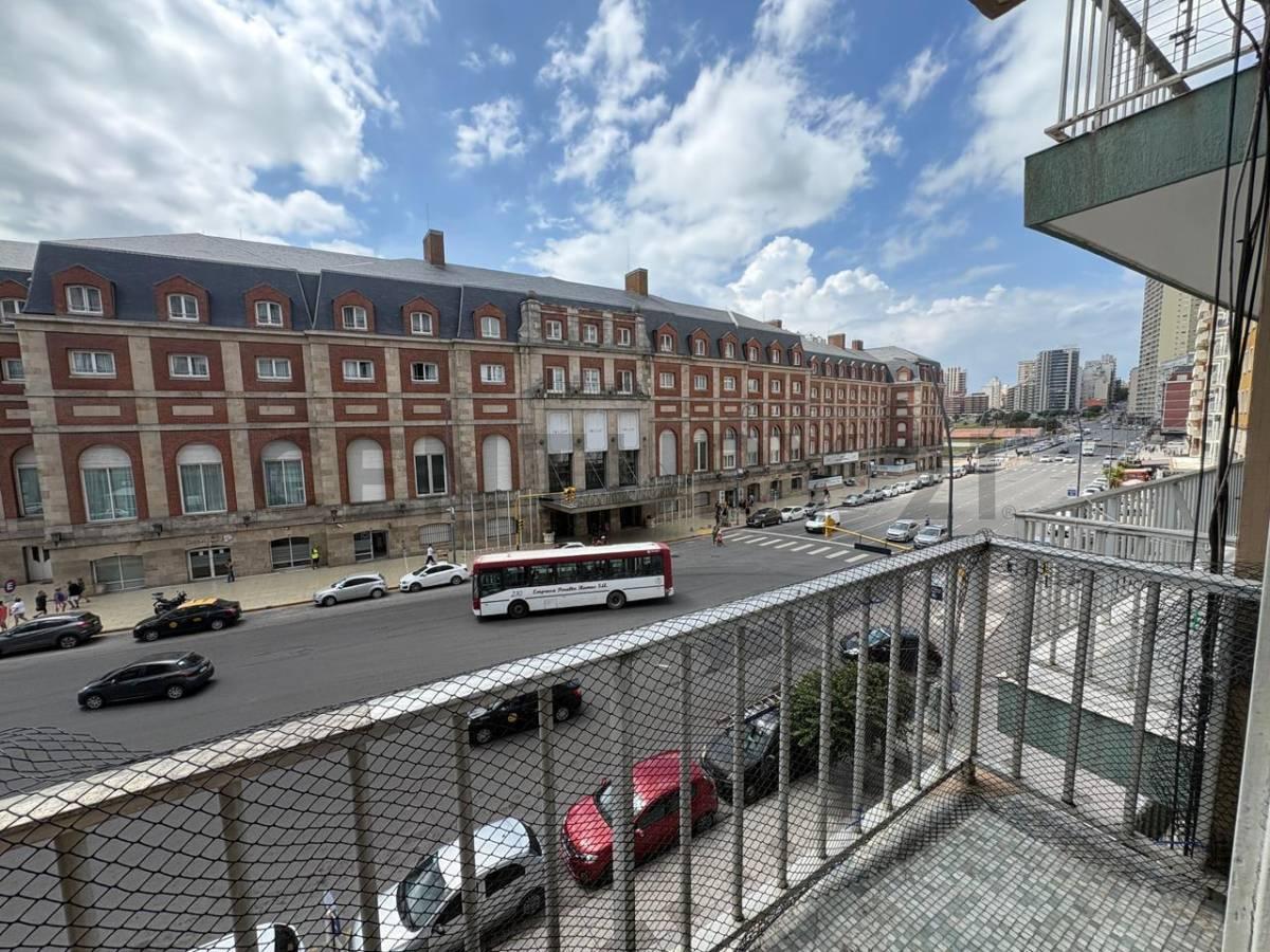 Venta departamento 2 ambientes al frente con cochera y balcón corrido — foto 1