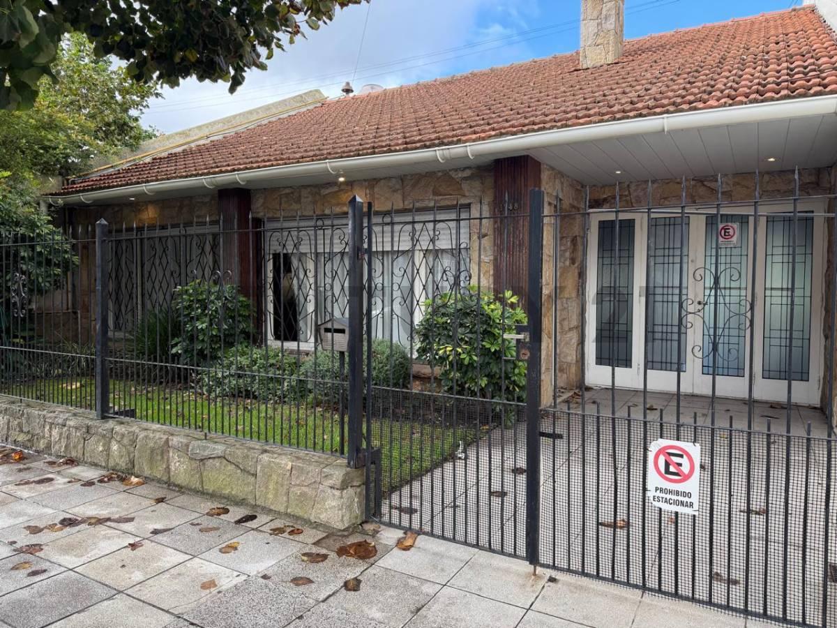 VENTA CASA 3 AMBIENTES CON COCHERA Y DEPARTAMENTO — foto 1