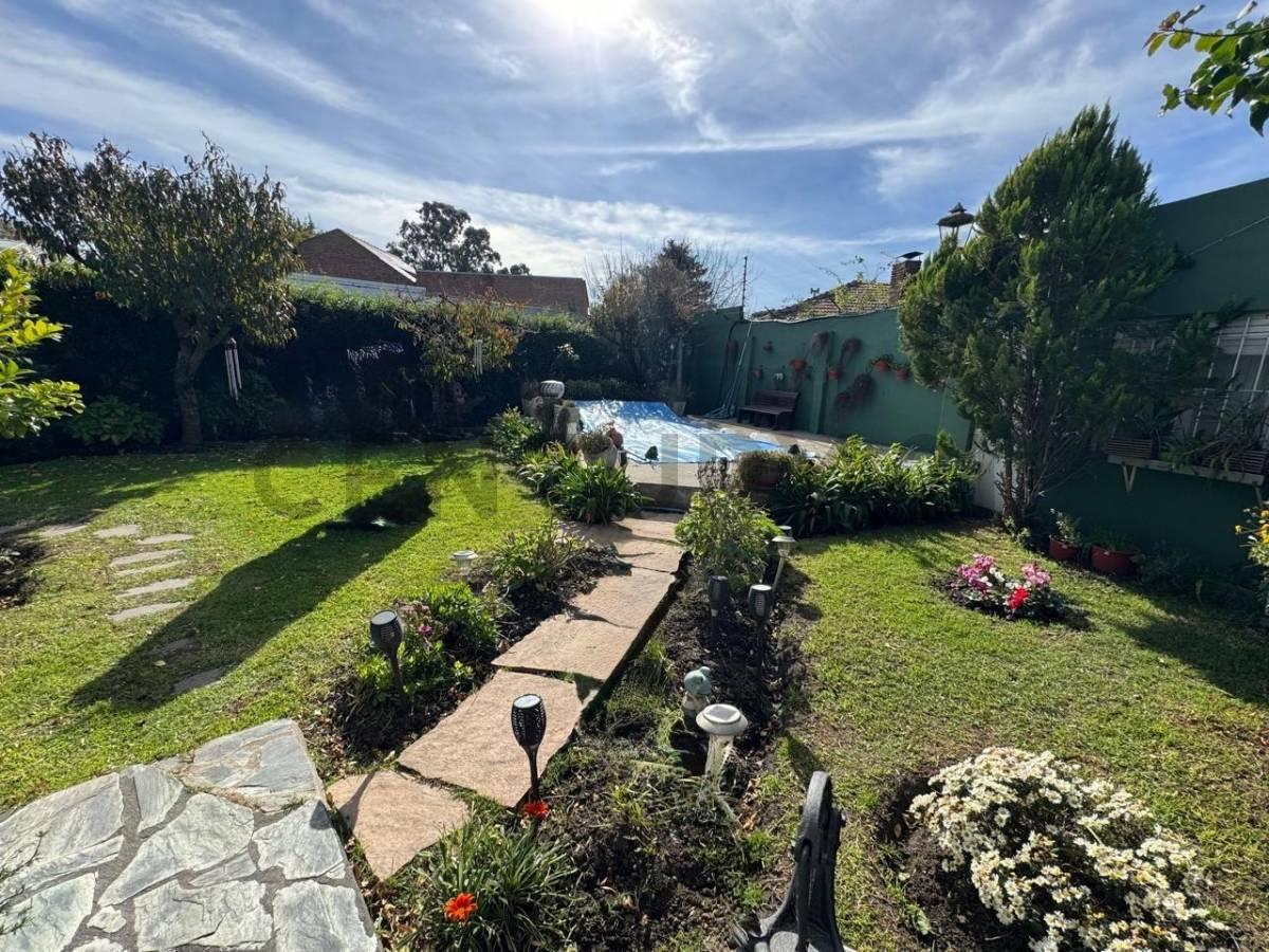 Chalet de Categoría 4 Ambientes en Venta Barrio la Florida — foto 1