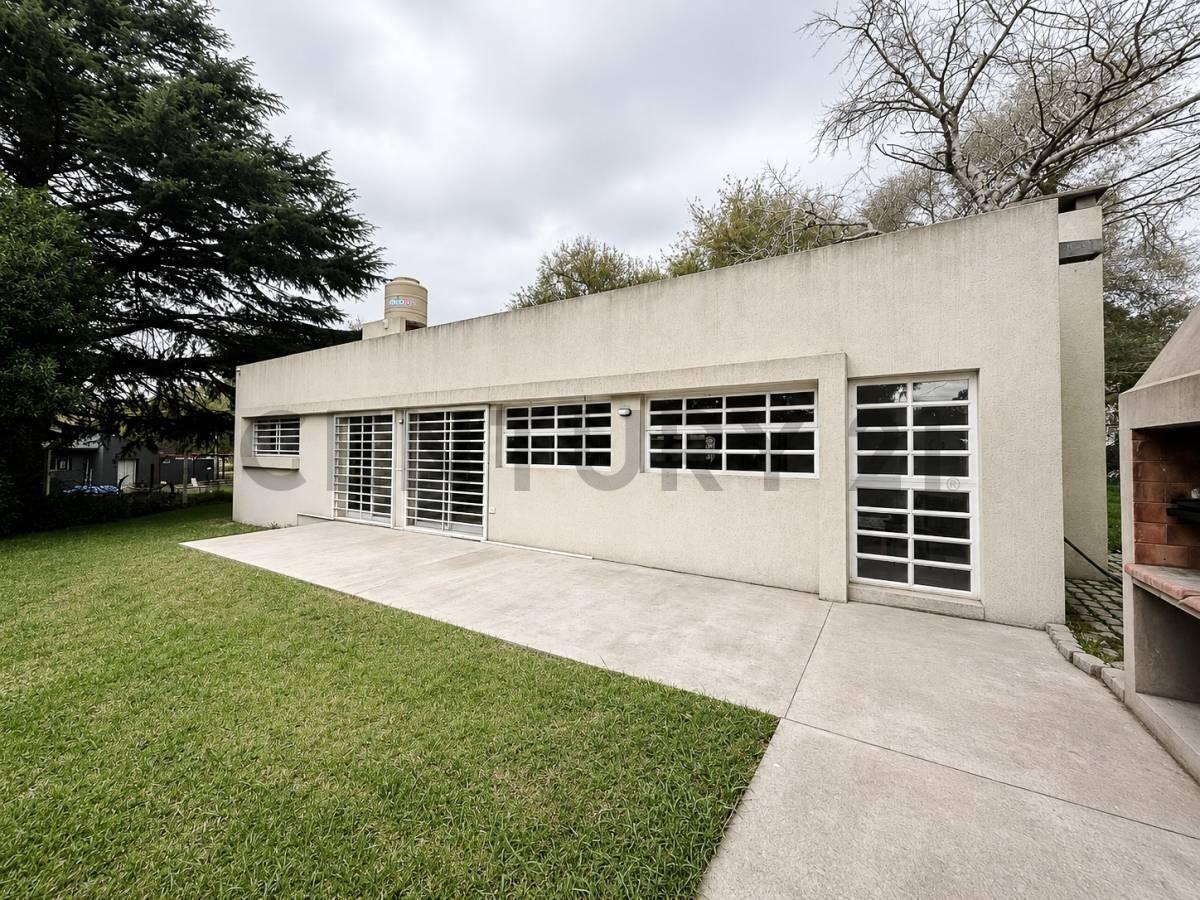 VENTA CASA MODERNA DE 2 AMBIENTES EN COLINA ALEGRE – AMPLIO LOTE — foto 1