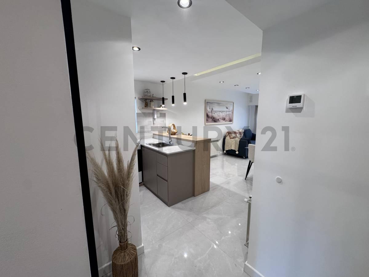 VENTA 3 AMBIENTES A LA CALLE - BALCÓN FRANCÉS - ORIENTACIÓN AL SOL - TORRE ODEON — foto 1