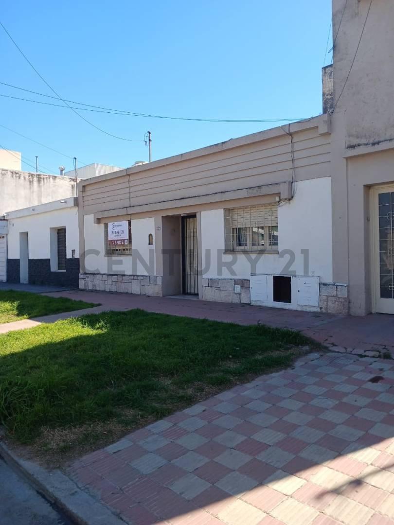 CASA + DPTO EN VENTA A MTS DE AV. JUAN B JUSTO — foto 1