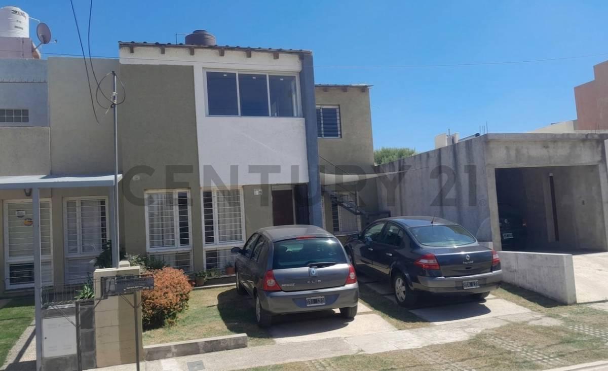 Venta Casa Barrio Carrara de Horizonte + Dpto Planta Alta a Terminar — foto 1