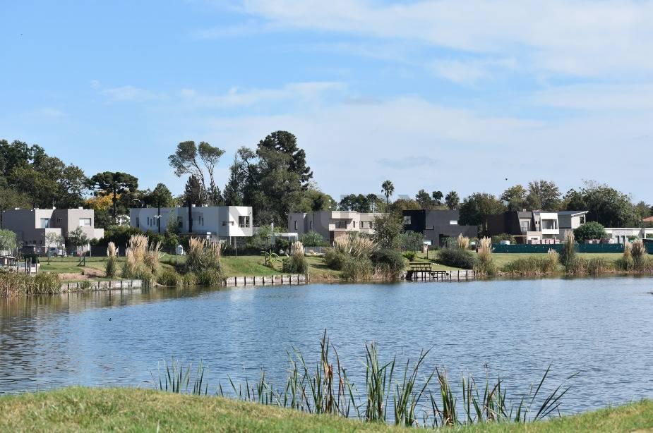 Lote Al Agua En Barrio San Matias Area 5 Ubicado En Isla Sob — foto 1