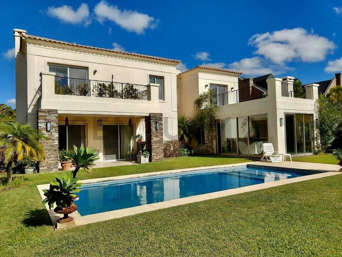 CASA EN EL GOLF NORDELTA CON ORIENTACION NORTE — foto 1
