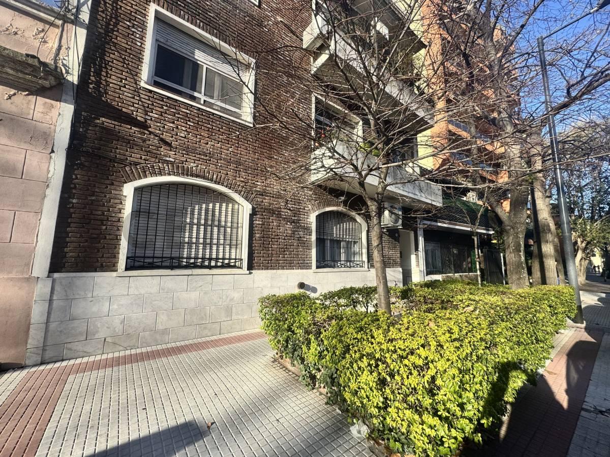 Alquiler departamento 2 ambientes en Coghlan — foto 1