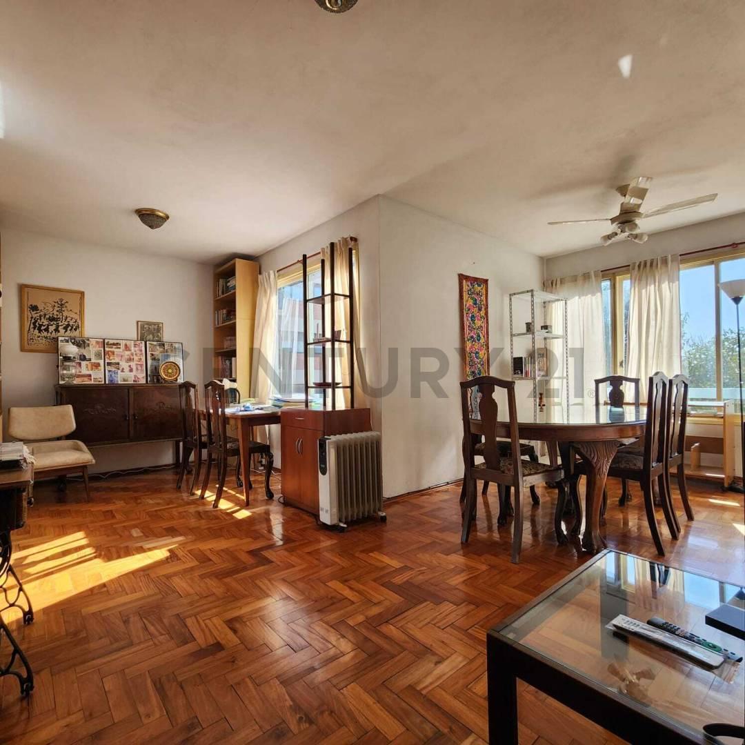VENTA COGHLAN Piso 3 ambientes + dependencia y cochera con baulera. — foto 1