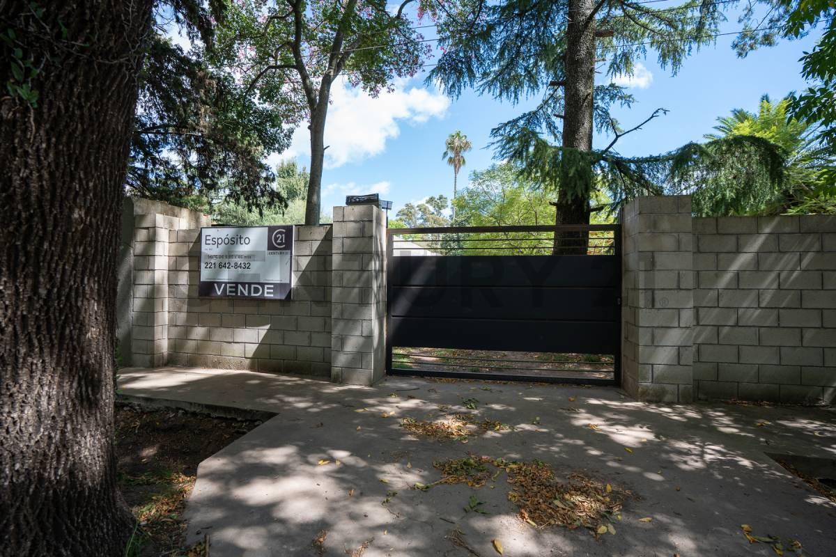 Lote en venta en City Bell — foto 1