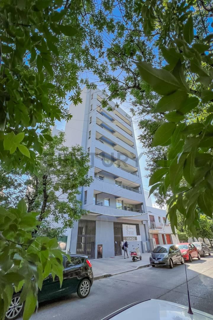 Departamento en venta en edificio de categoría. Ubicado sobre calle 10 — foto 1