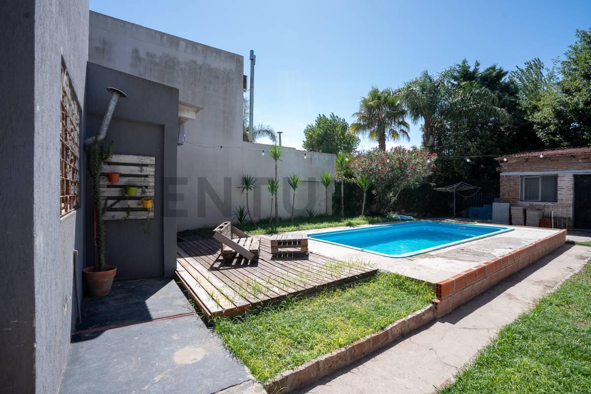 CASA DE TRES DORMITORIOS EN VENTA VILLA CASTELLS — foto 1