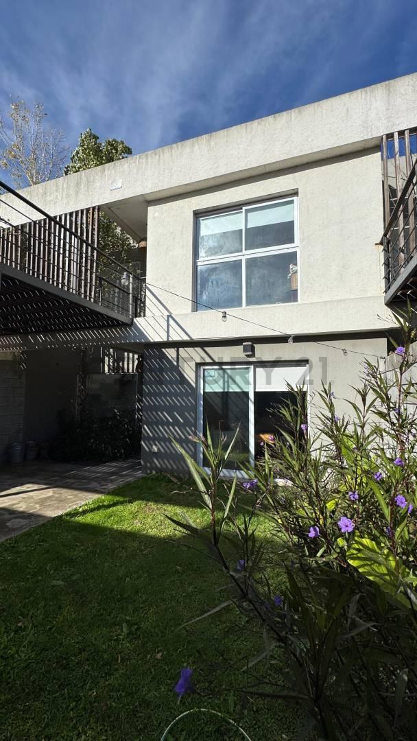 Duplex de 2 habitaciones en City Bell — foto 1