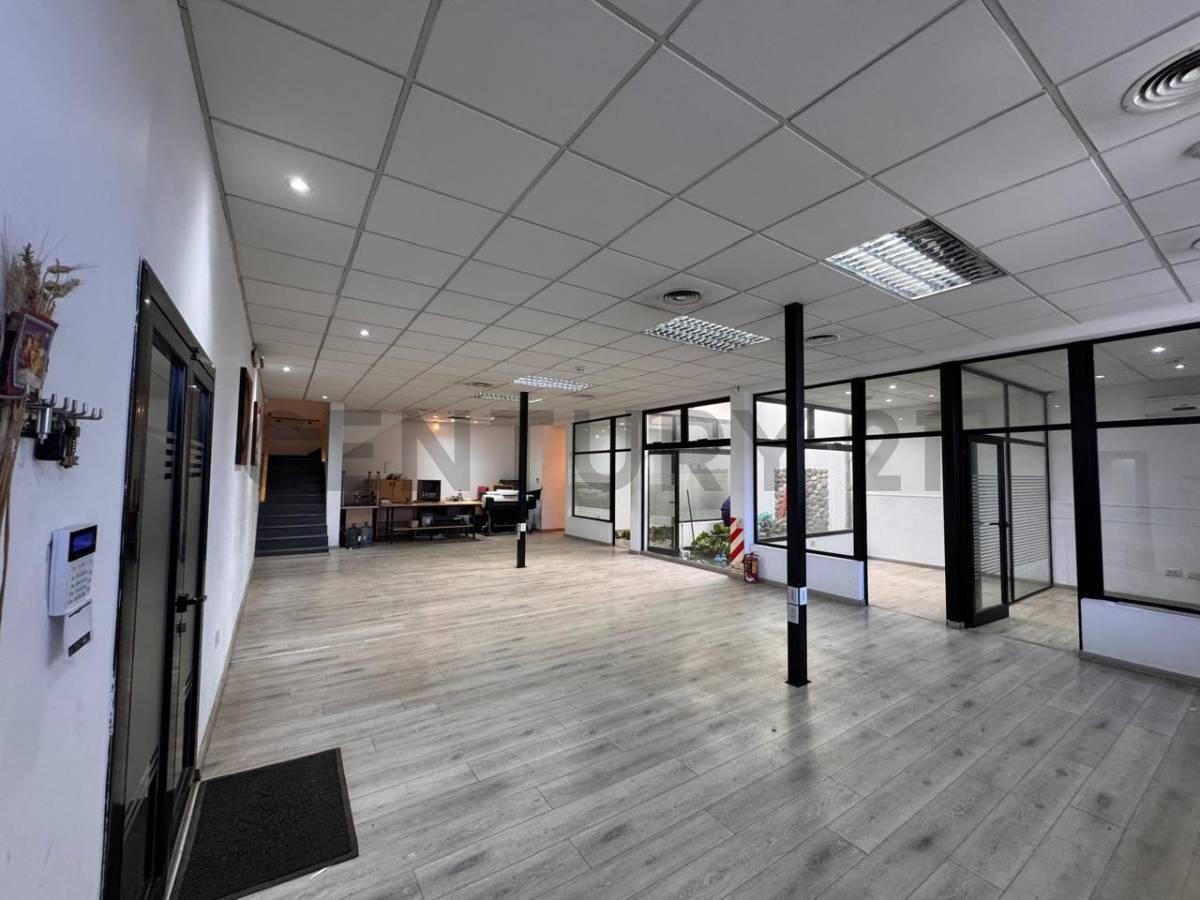 Oficinas en alquiler, La Plata, amplio ambiente principal más oficinas — foto 1