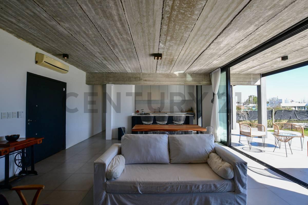 CASA EN VENTA 2 DORMITORIOS BARRIO LA CHIQUITA CITY BELL — foto 1