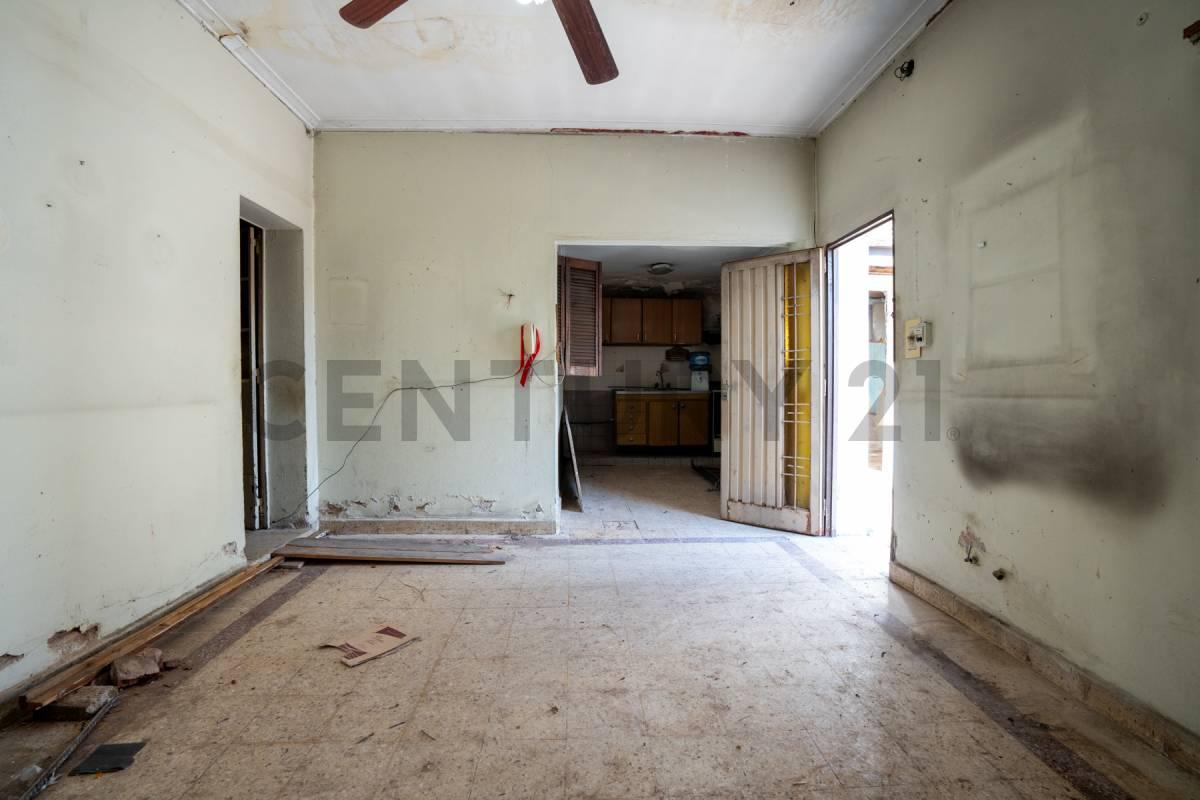 CASA A RECICLAR 2 DORMITORIOS EN VENTA LA PLATA LOTE — foto 1